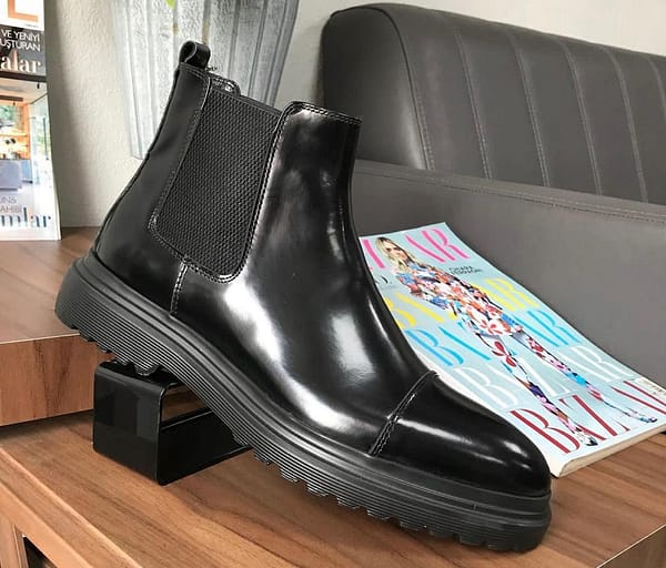 Shiny Chelsea Boot (by McDumbi)
