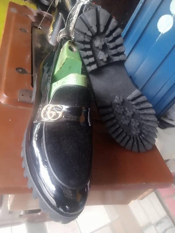 Mirror Face Suede Caterpillar Sow Shoe